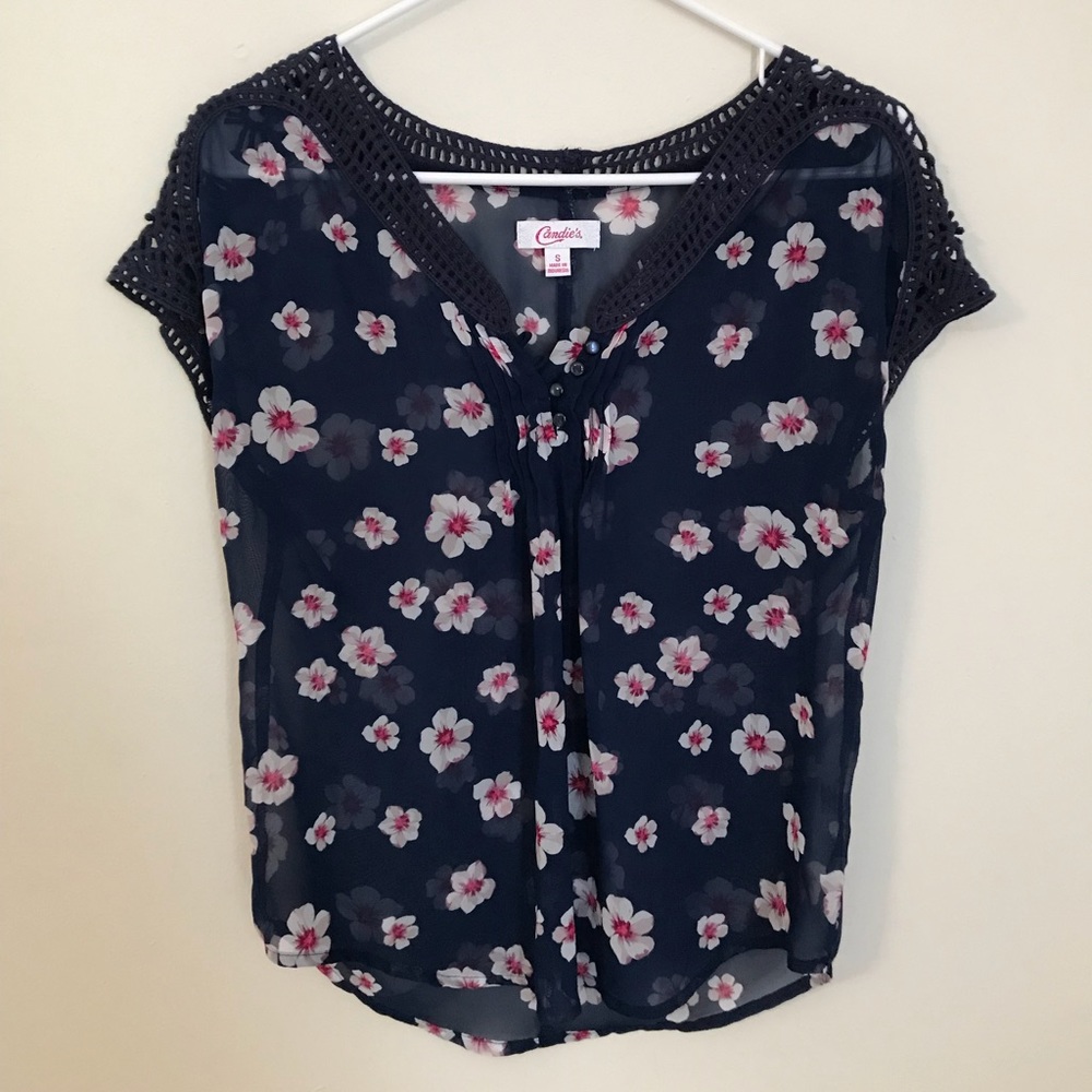 Candie’s cutout blouse